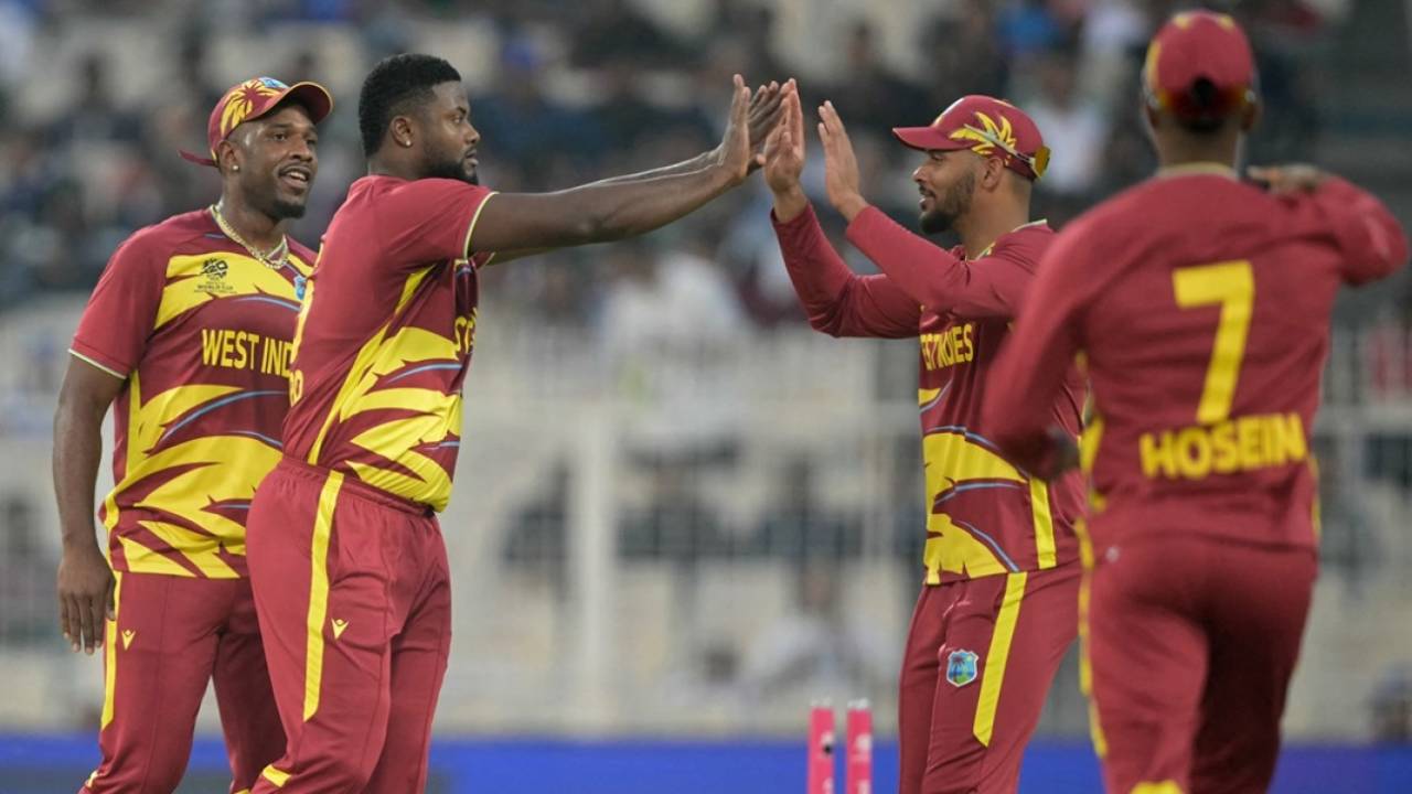 Shimron Hetmyer ka Vishesh 'Welcome Back' Dhamaka, Romario Shepherd ki Hat-Trick Se West Indies Ne Ki T20 World Cup Ki Shandaar Shuruat!
