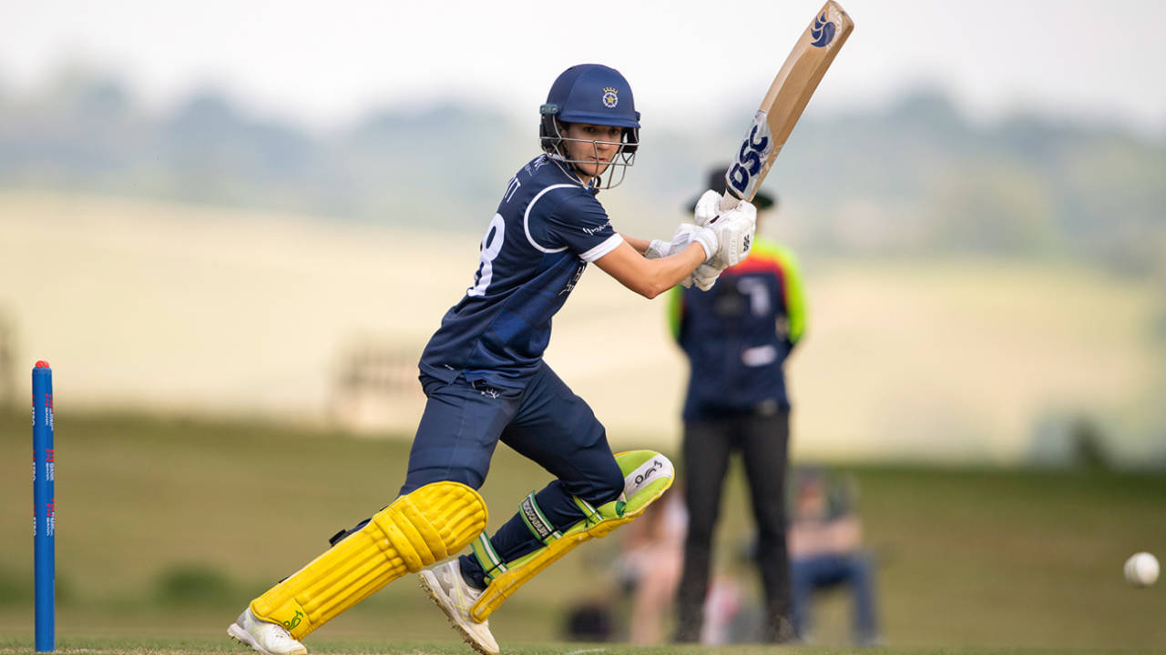 UP Warriorz star Charli Knott joins The Blaze: England ki pitches par machega Aussie allrounder ka halla