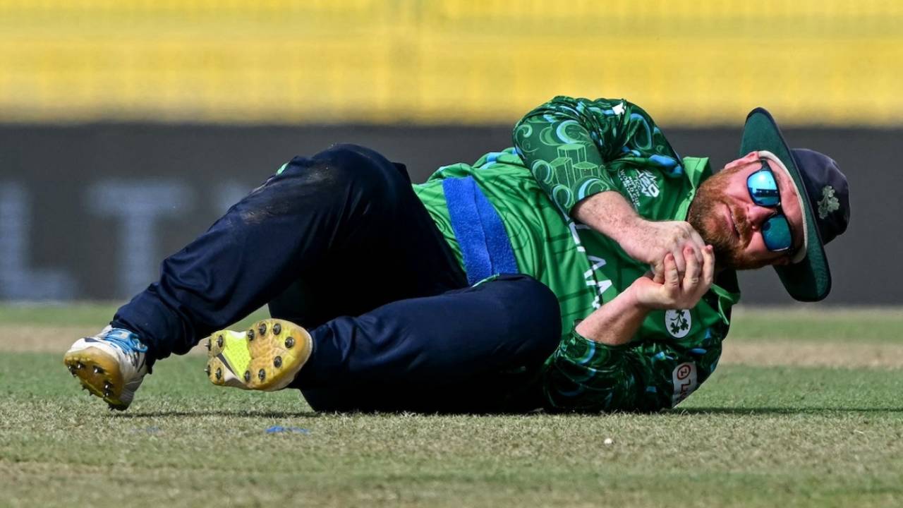 T20 World Cup se Paul Stirling BAAHAR: Ireland Captain Hue Injured, Squad Mein Uncapped Sam Topping ki Entry!
