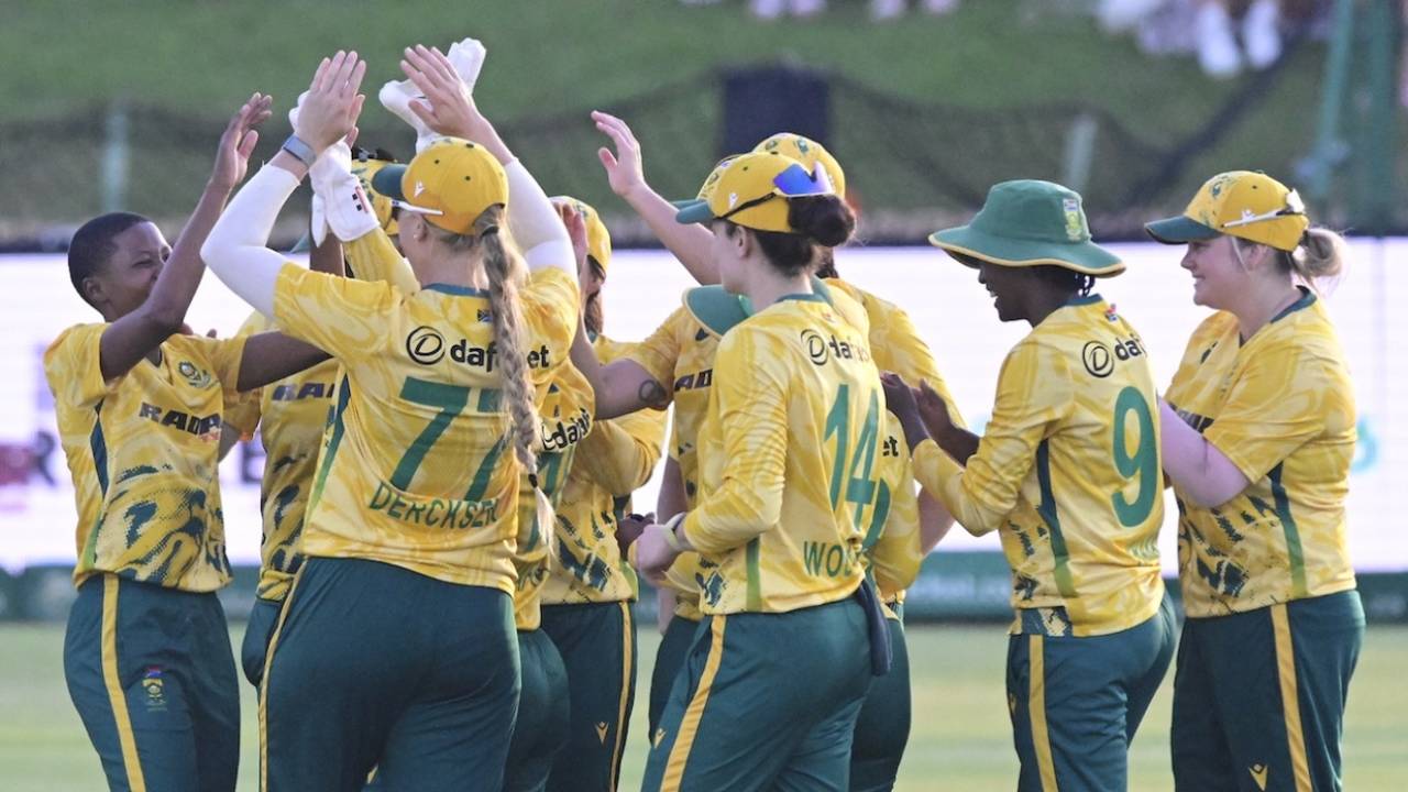 South Africa ne Pakistan ko phir dhoya: Laura Wolvaardt aur Ayabonga Khaka ne udaye hosh