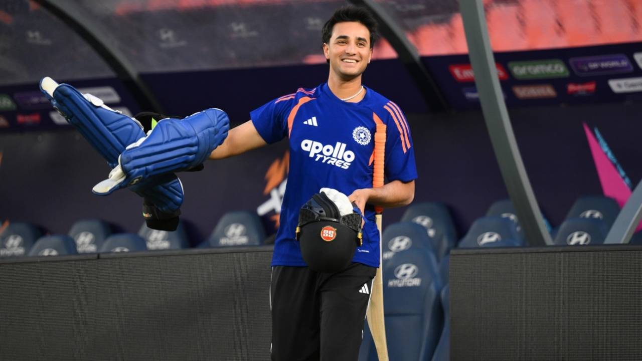 Abhishek Sharma ki form par tension kyon nahi? Sitanshu Kotak ne khola raaz aur Pakistan ki planning ka udaya mazak