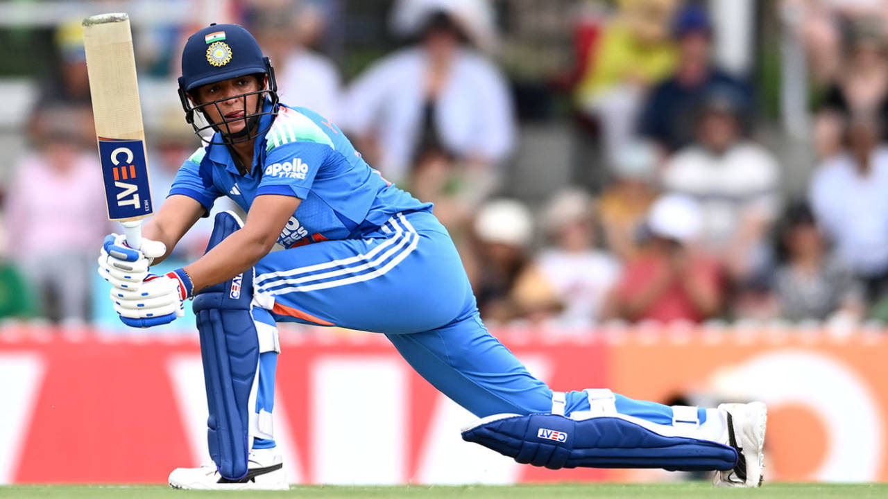 India vs Australia: Harmanpreet Kaur ki Injury ne badhayi tension, Brisbane me Smriti Mandhana ne sambhali kamaan