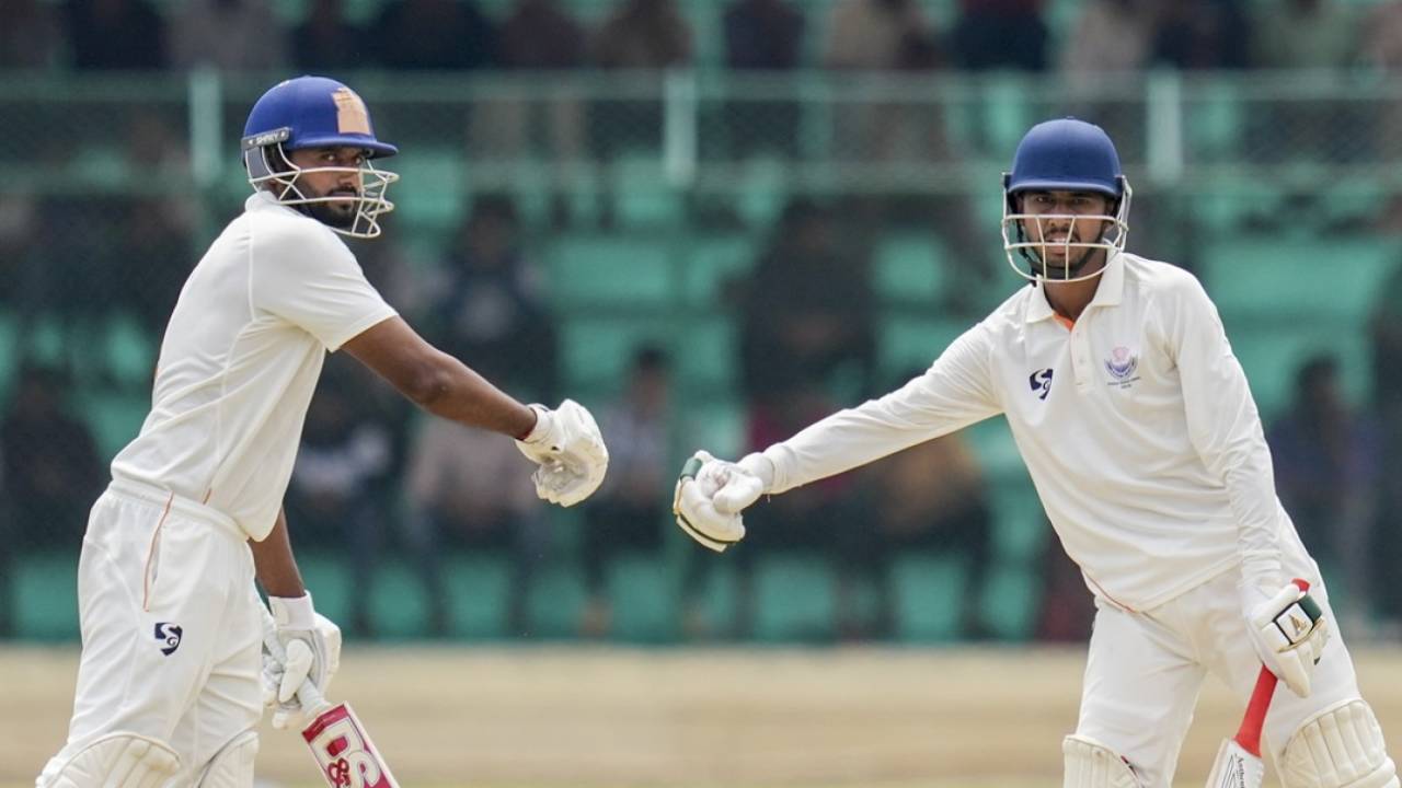 History in Making: Jammu & Kashmir 500 ke paar, Paras Dogra ki badmashi aur batting ne Karnataka ko ukhada!