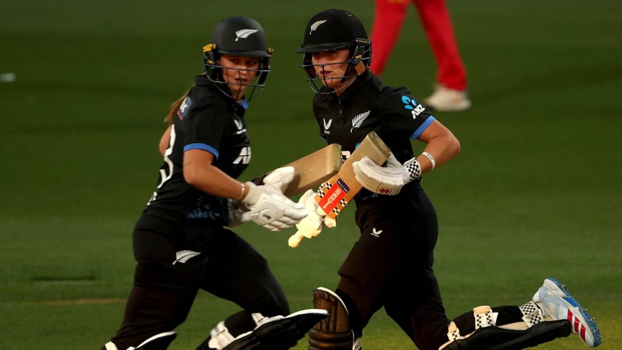 Amelia Kerr Aur Isabella Gaze Ki Tabahi: Hamilton Mein New Zealand Ne Zimbabwe Ko Roda!