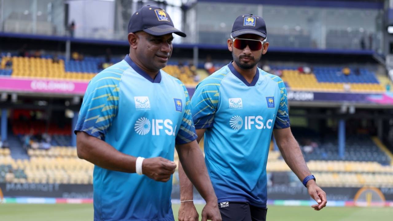 Sanath Jayasuriya in Anguish: Sri Lanka ki Sharmnak Haar par Maangi Maafi, Fans ke Gusse ko bataya Jayaz!