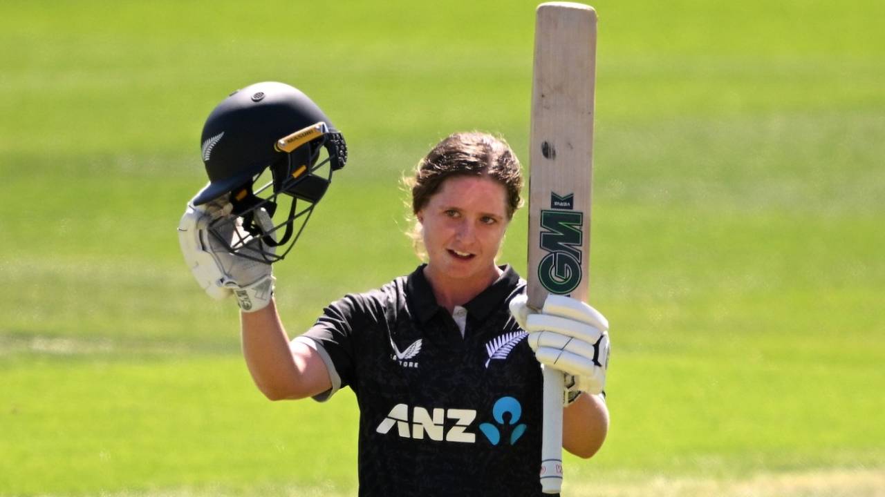 Brooke Halliday Ka Dunedin Me Toofaan: New Zealand Ne Zimbabwe Ki Udai Dhajjiyaan, 180 Runs Se Jeet