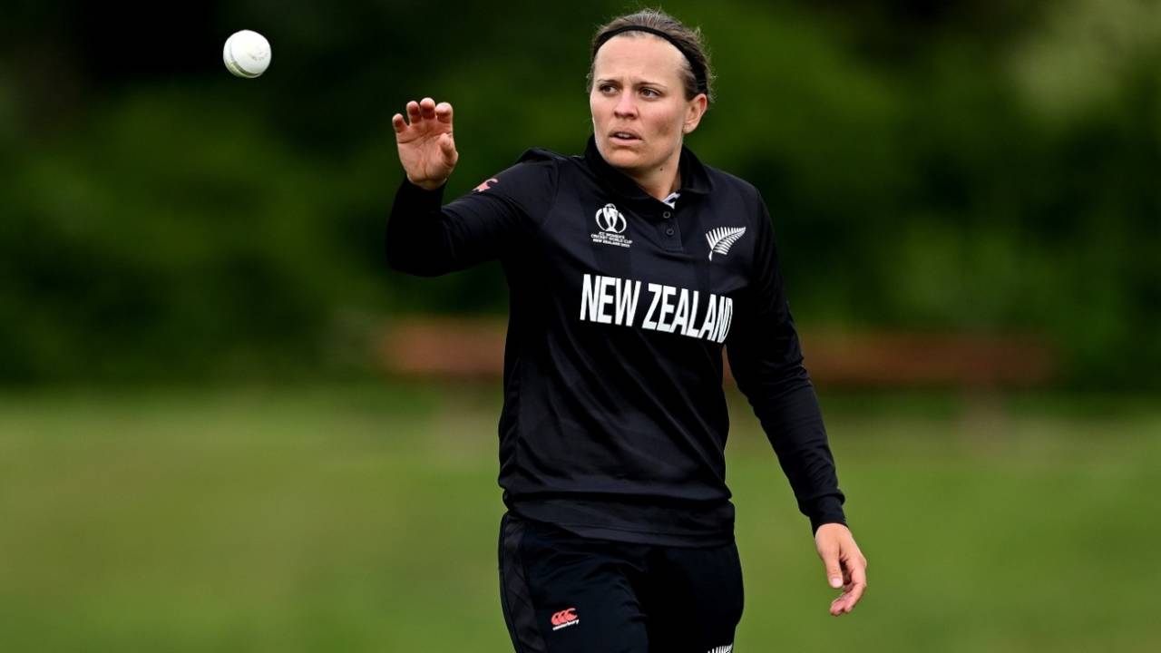 The End of an Era: Lea Tahuhu ne ODI Cricket ko kaha Alvida, 15 saal ke Speed aur Swing ka Safar khatam!