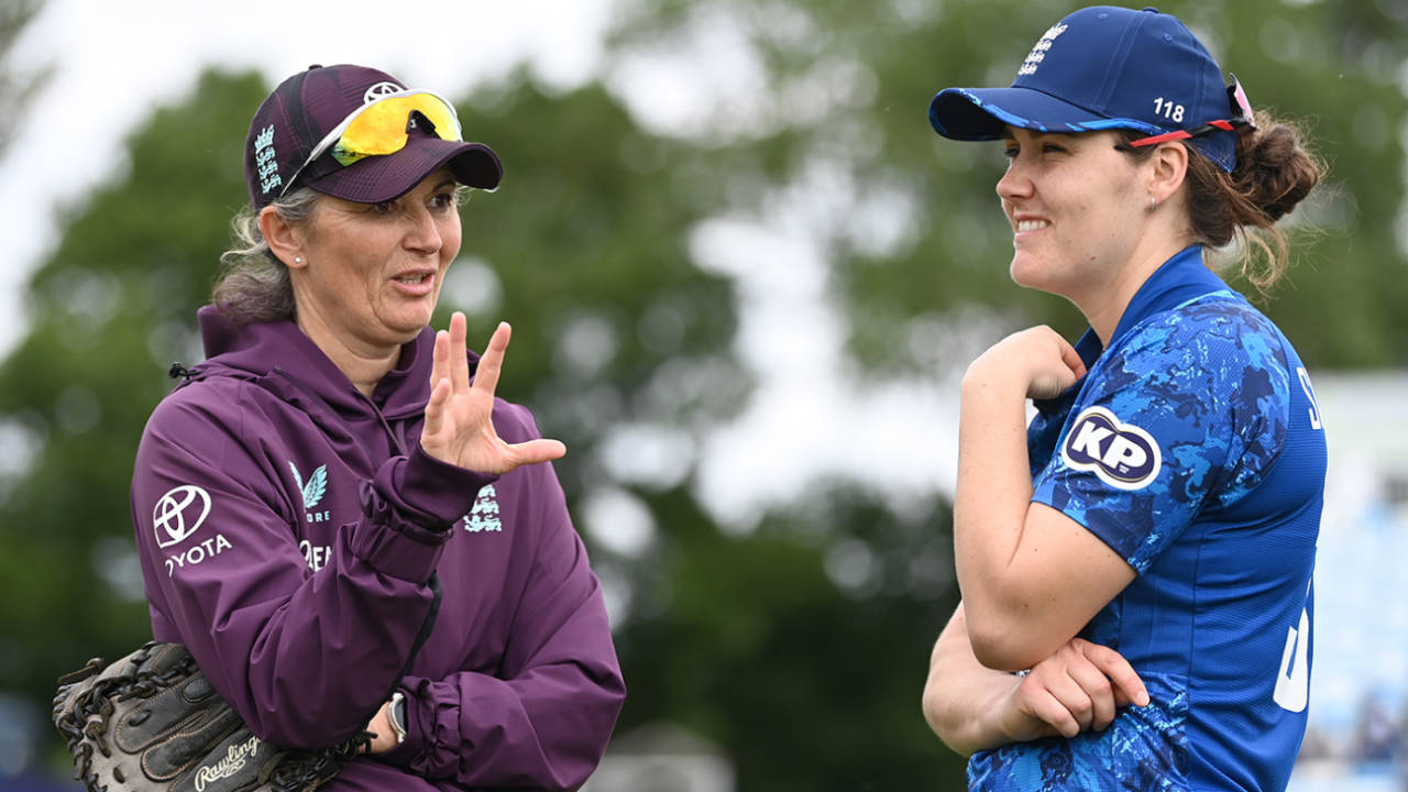 Abu Dhabi Cancelled! England Women Ka World Cup Mission Ab South Africa Mein Hoga!
