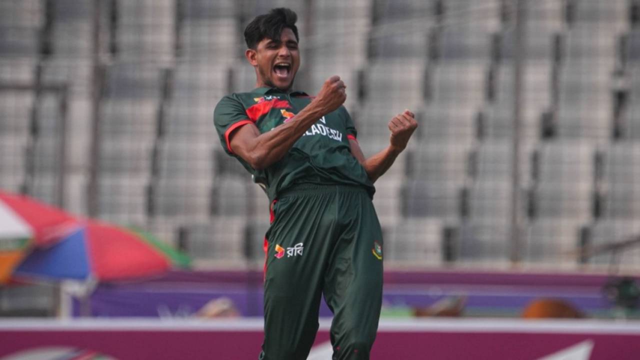Nahid Rana Ka Keher: Pakistan Ki Batting Lineup Ko Kiya Dhwast, 114 Par All Out!