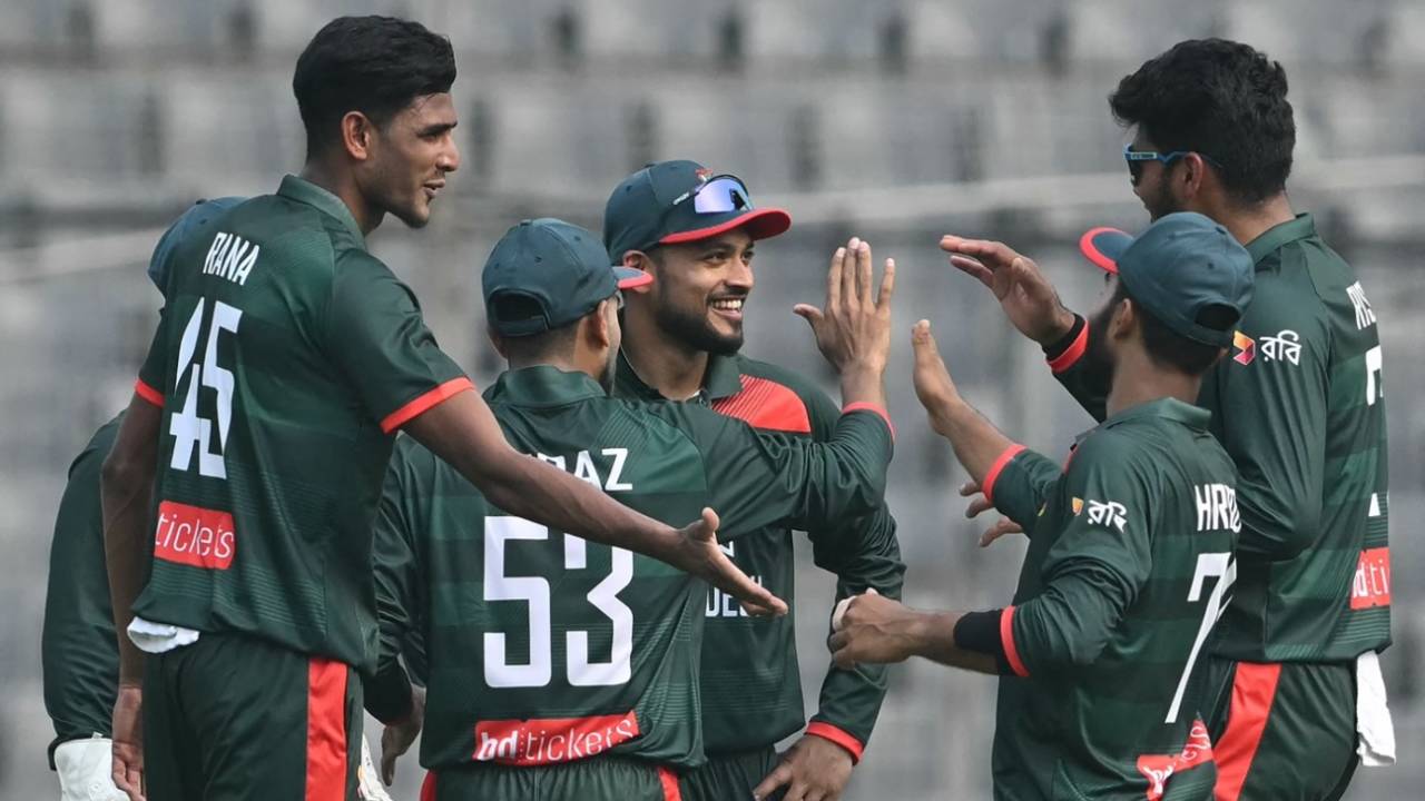 Pakistan ko Nahid Rana ne Kar Diya "Expose": Mike Hesson ka Khulasa, Wicket par Theek tha, Bas Pakistan ki Pol Khul Gayi!