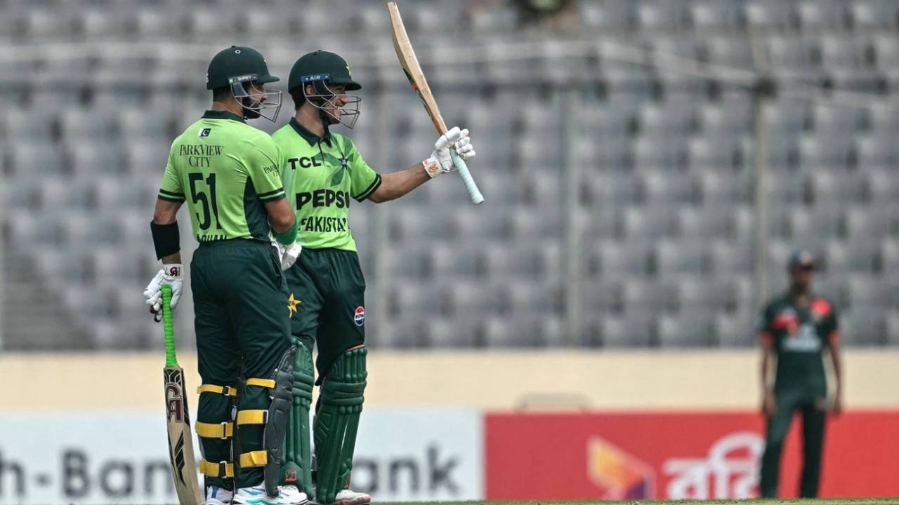 Pakistan ki Batting: Fifty ke Baad bhi 'Self-Destruct' Mode On, Agha ke Run-Out ne Khol Di Pol!