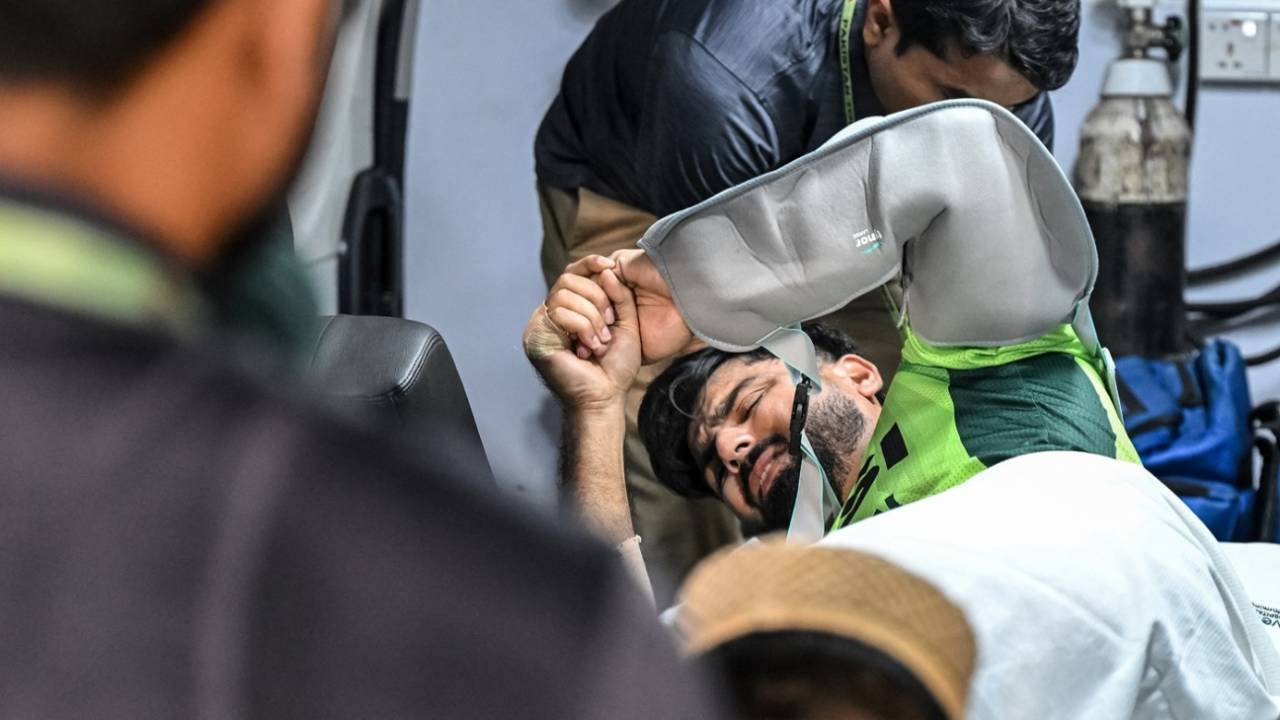 Hussain Talat Ka Boundary Save 'Stunt' Ya Pakistan Ki Ek Aur Nayi Musibat?