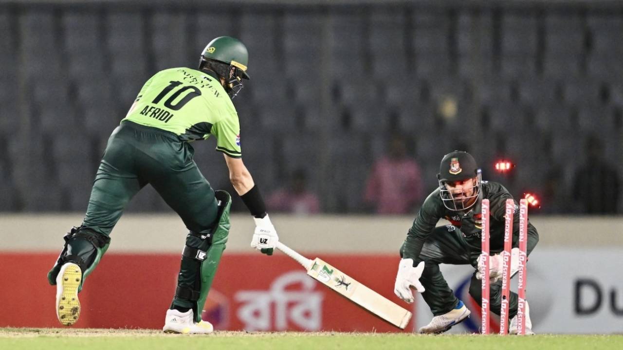 DRS Pe Pakistan Ka Naya Drama: Big Screen Ne Bigadne Diya Game?