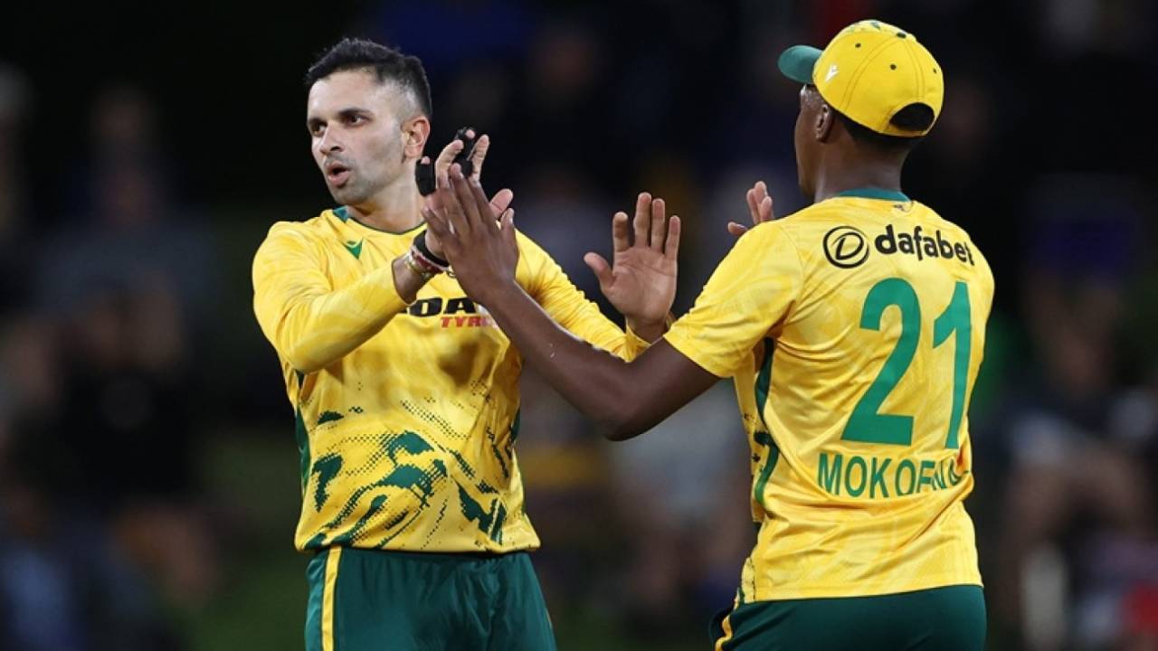 Kiwi Zameen Par South Africa Ka Bold Move: Mulder Ki Entry, NZ Ki Majbooriyan!