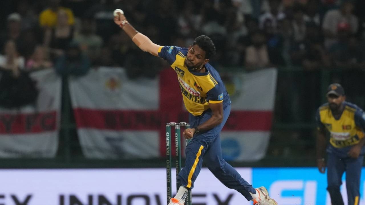 IPL 2026 Shuru Hone Se Pehle Hi KKR Ko Laga Double Jhatka! Pathirana Late, Harshit Rana Out?
