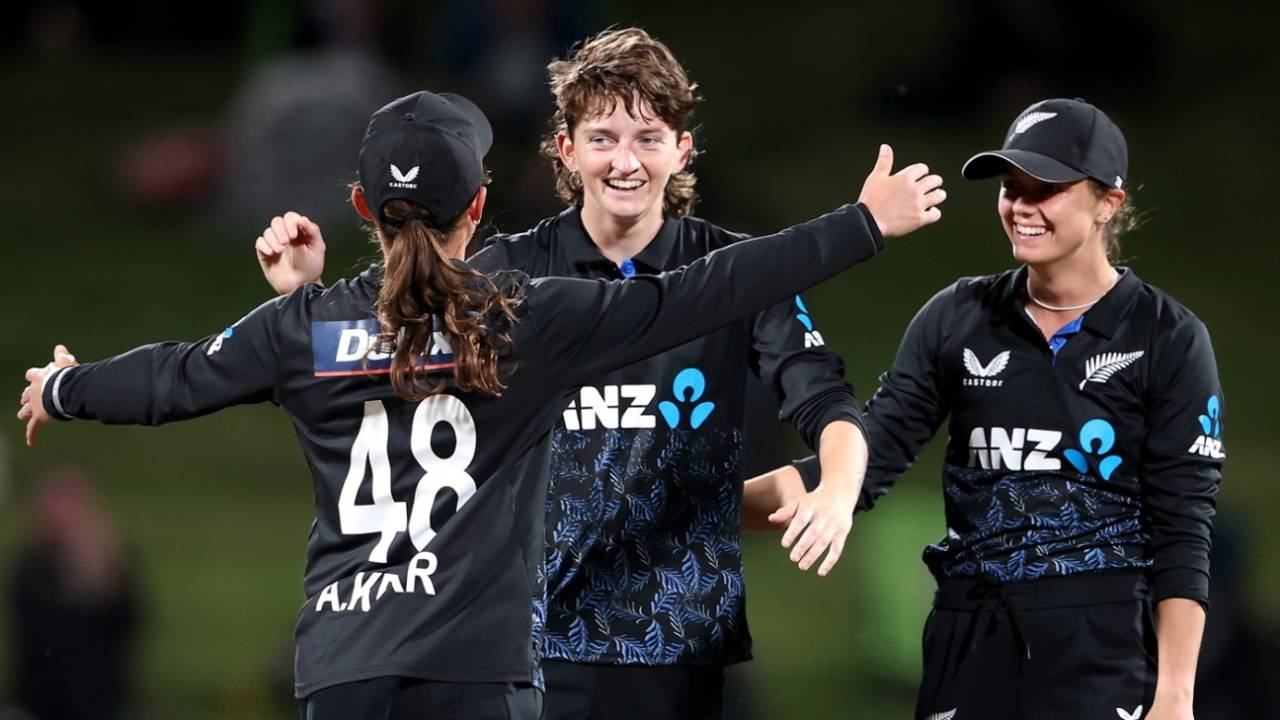 रफ्तार की रानी Kayley Knight का ODI Squad में जलवा: New Zealand ने South Africa को दी चेतावनी!