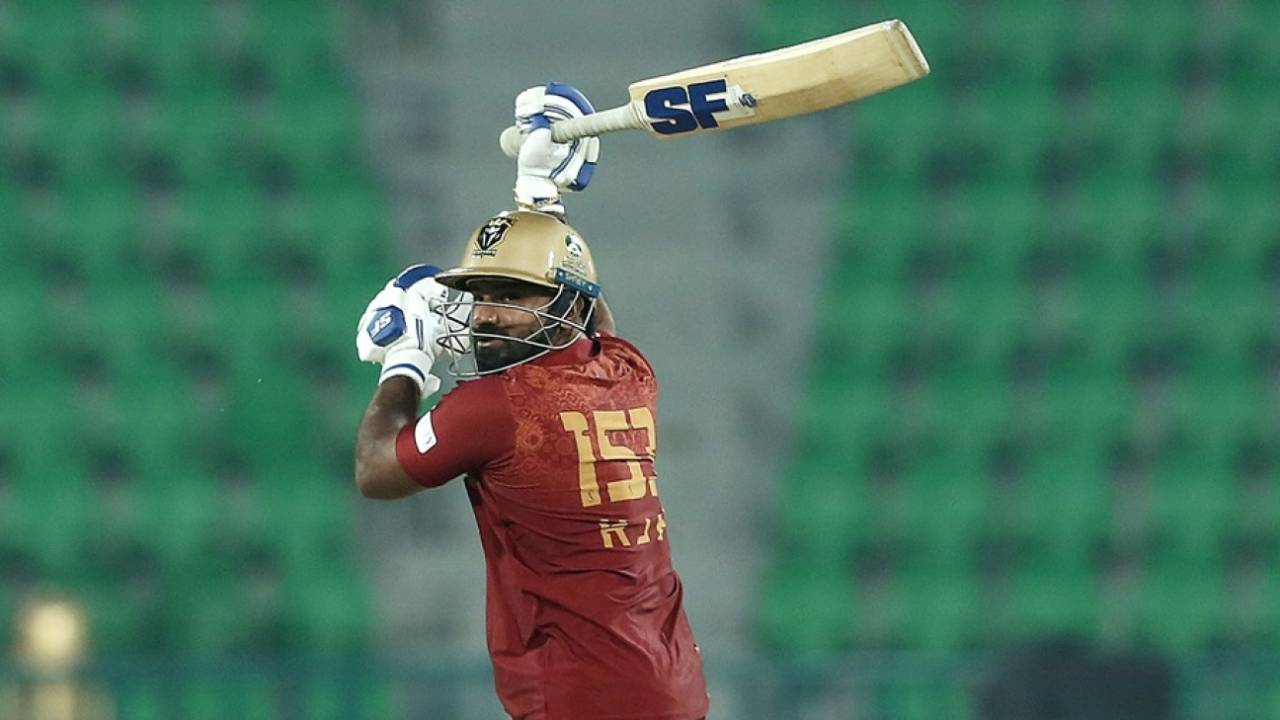 PSL Debut Par Hyderabad Kingsmen Ne Ball Ko Rang Diya Laal: Kya Pakistan Mein Quality Control Sirf Naam Ka Hai?