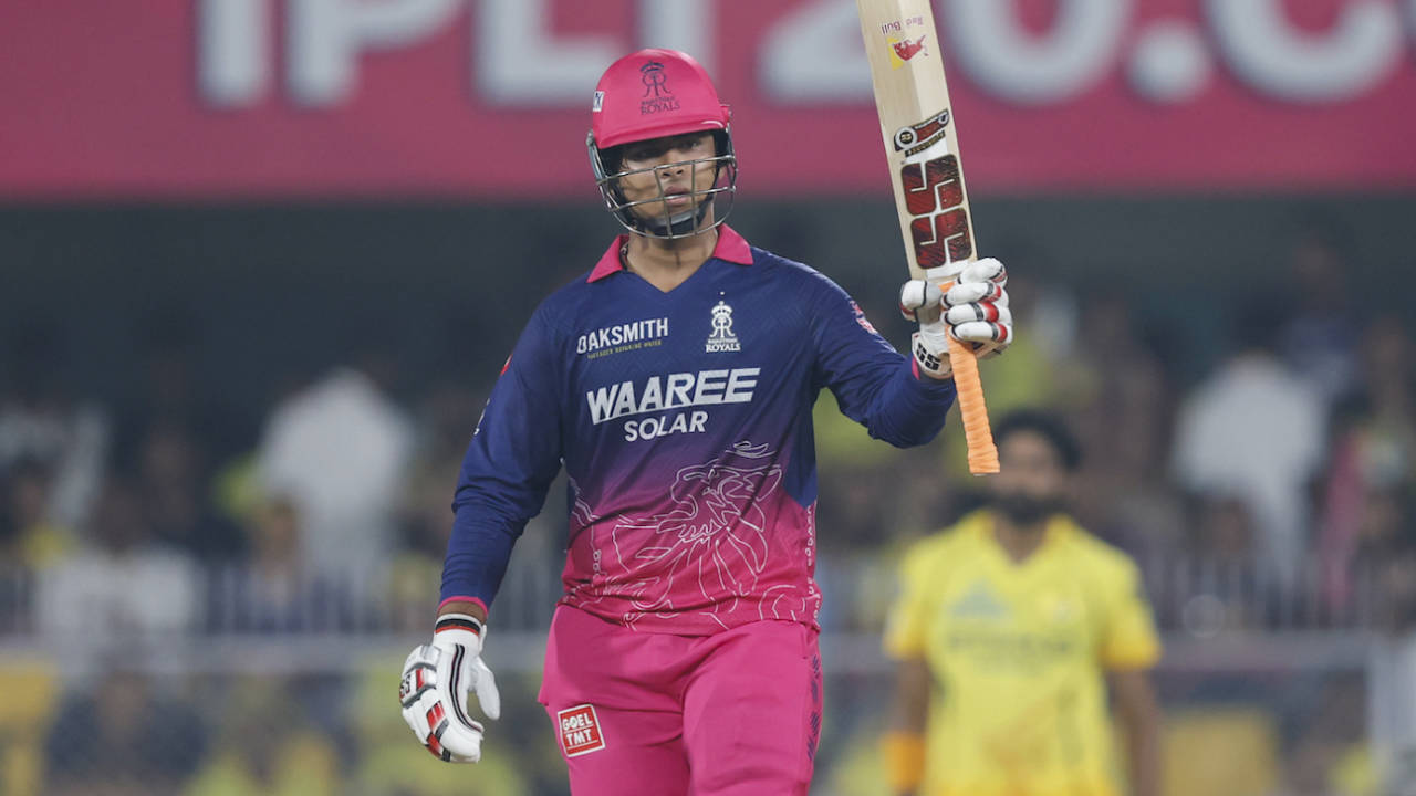 Sooryavanshi Ka Suraj: Rajasthan Royals Ne Chennai Super Kings Ko Dhoya, 15-Ball Fifties Se Machaya Haahaakaar!