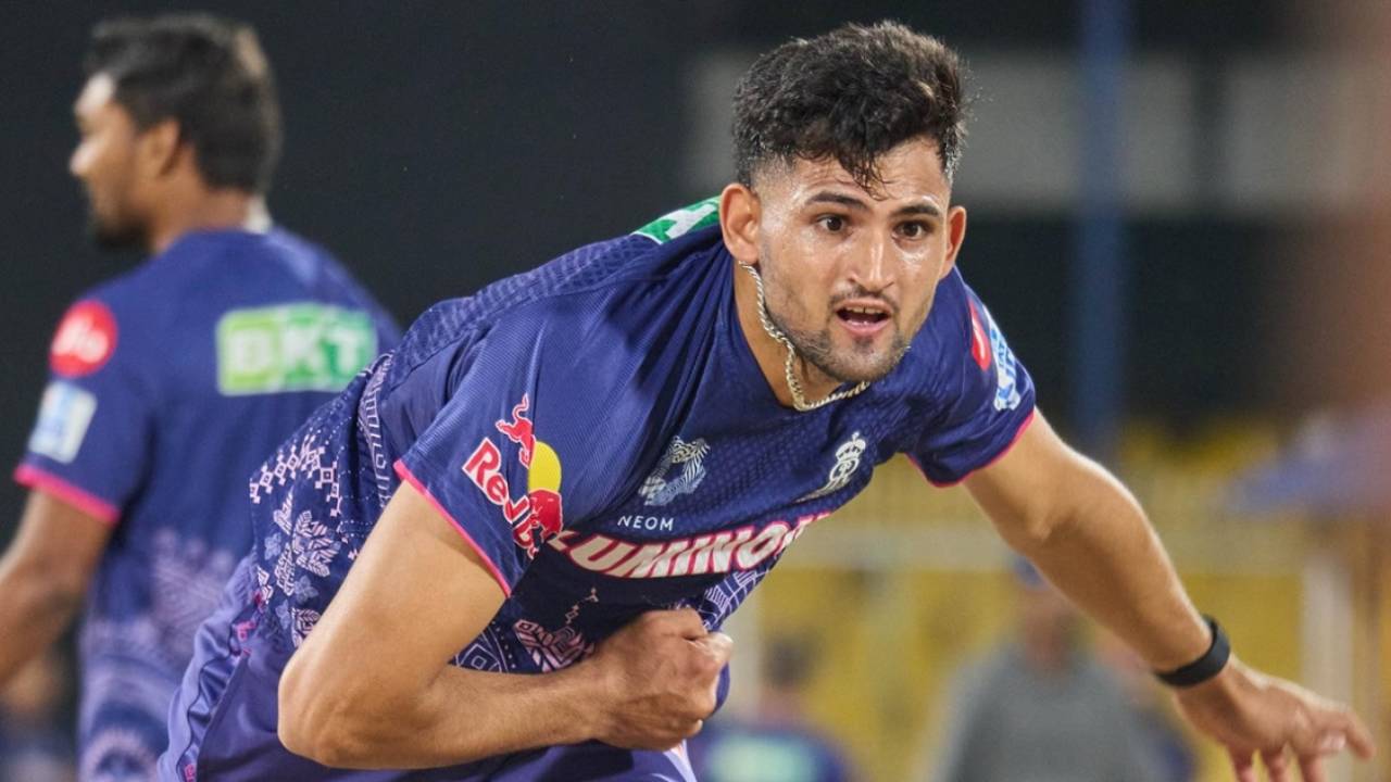PBKS ने Toss Jeetkar Bowling Chuni: Ashok Sharma और Cooper Connolly का IPL Debut! Kya Shreyas Iyer का दांव पड़ेगा भारी?