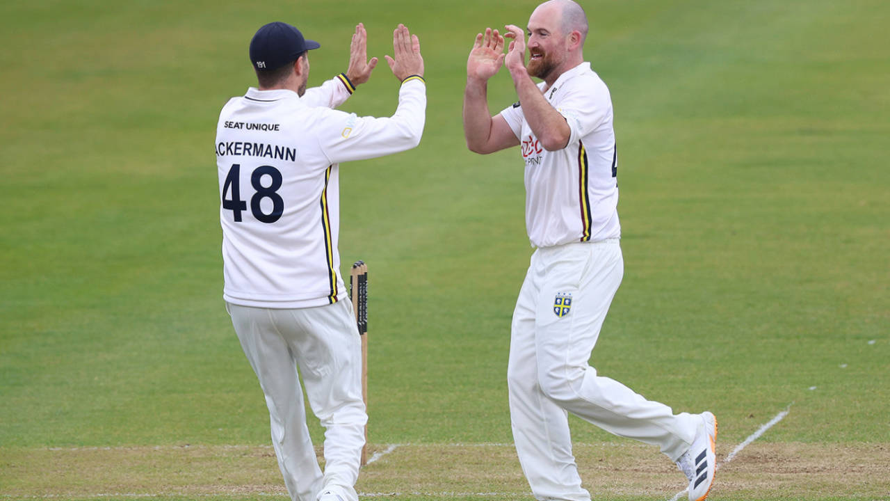 Durham Seamers Ka Chester-le-Street Mein Jalwa: Potts Aur Roach Ki Masterclass Ne Kent Ko Karaya Paani!