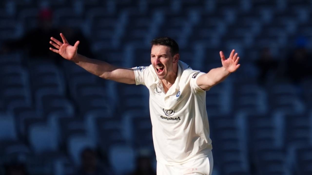 Lord's Ka Maidan, Du Plooy Ka Dhamaka: Middlesex Ne Gloucestershire Ko Diya Tagda Jhatka!