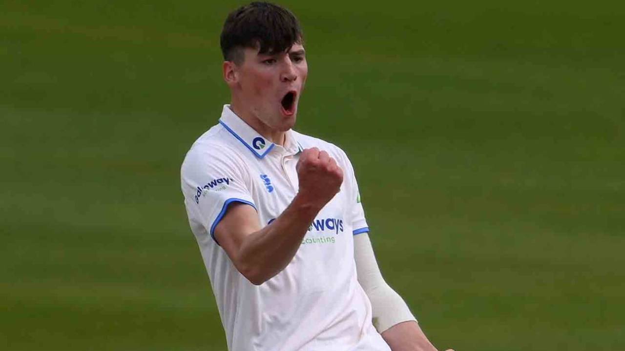 Boss-Waali Waapsi: Henry Crocombe Ki Dahashat Se Sussex Ne Liya 222 Runs Ka Badla!