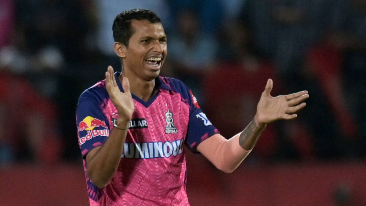 DOUBLE DHAMAKA! KKR Ko Laga Bada Jhatka, Mystery Spinners Narine Aur Varun Out: Kya Ye Risk Padega Bhaari?
