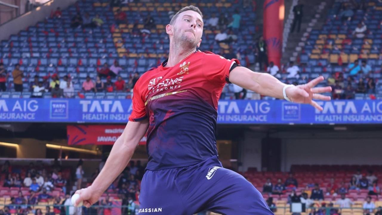 The Master Returns! Josh Hazlewood की धमाकेदार वापसी, क्या RCB फिर दिखाएगी अपना Champion अंदाज़?