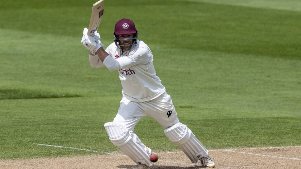 Northants Batters Ka Raudra Roop: Teen Centuries Se Kent Ki Bowling Ko Kiya Dhwast!