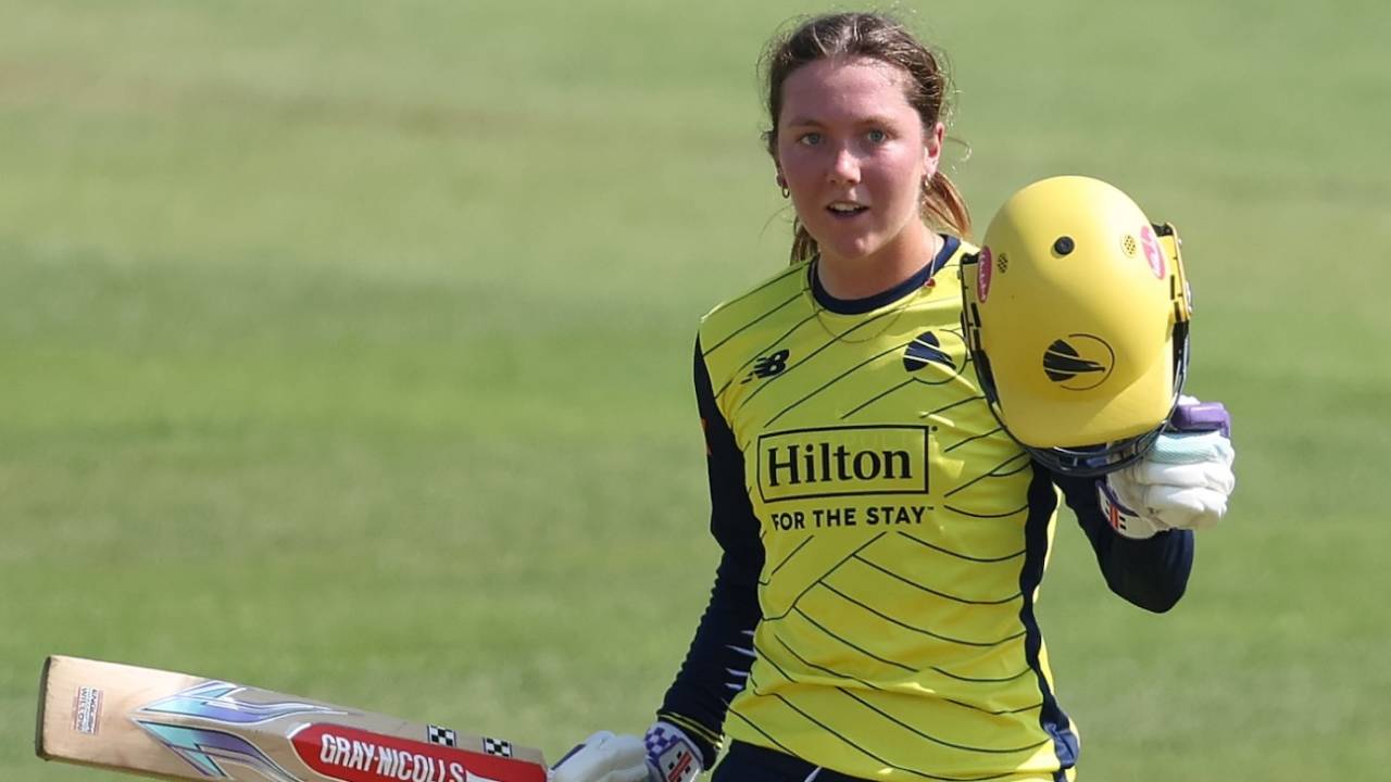 McCaughan-Norgrove Ka Dhamaka: Hampshire Ne Essex Ko Chatai Dhool, Shuruat Hui Zabardast!