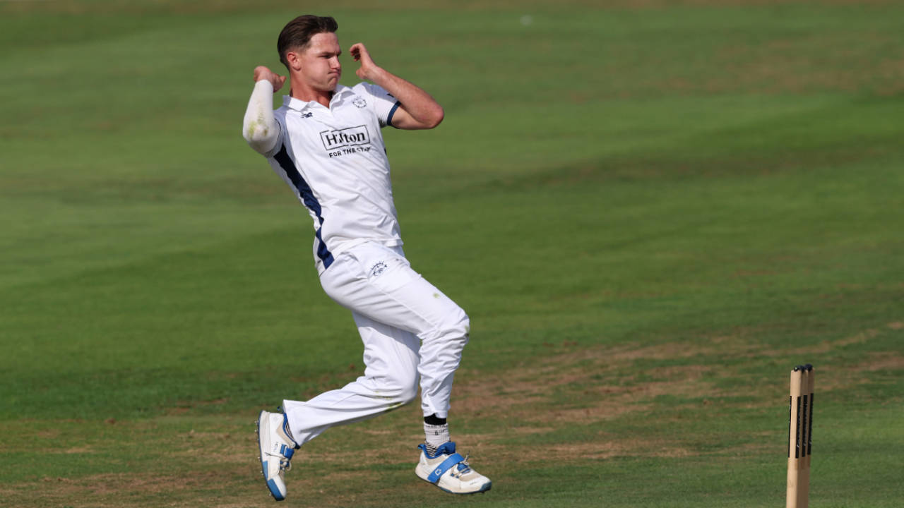 Headingley Mein Abbott-Baker Ka Jalwa: Hampshire Ki Dominance Ka Unfiltered Sach!