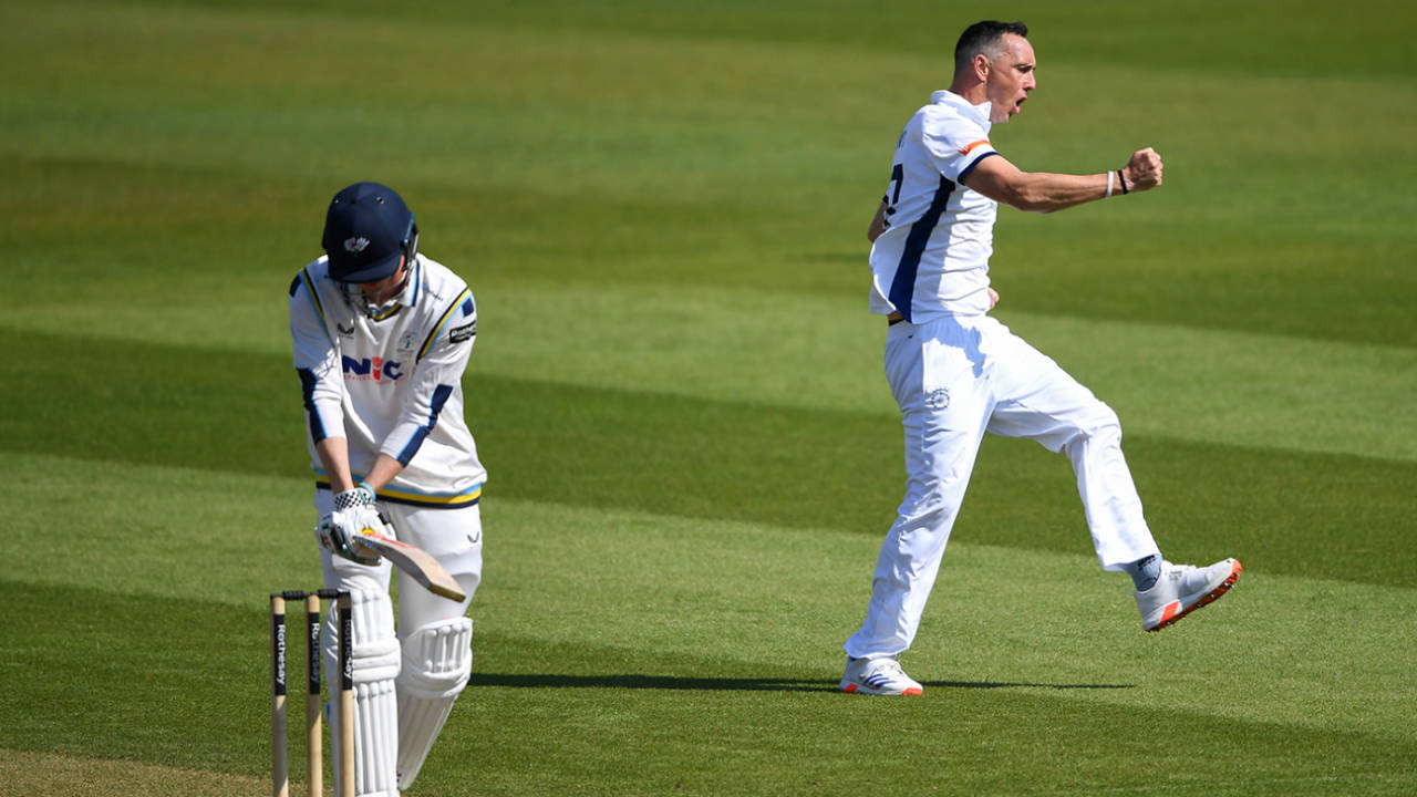 Kyle Abbott Ka Gamechanger Tashan: Headingley Mein Yorkshire Ko Di Dhul!