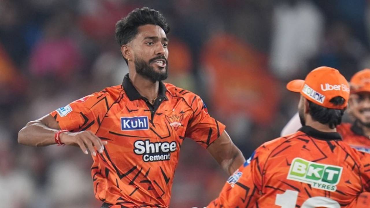 Ek Debut Aisa Ki Hosh Ud Gaye: Praful Hinge Ne Pehle Hi Over Mein Ki Triple-Wicket Kamaal!