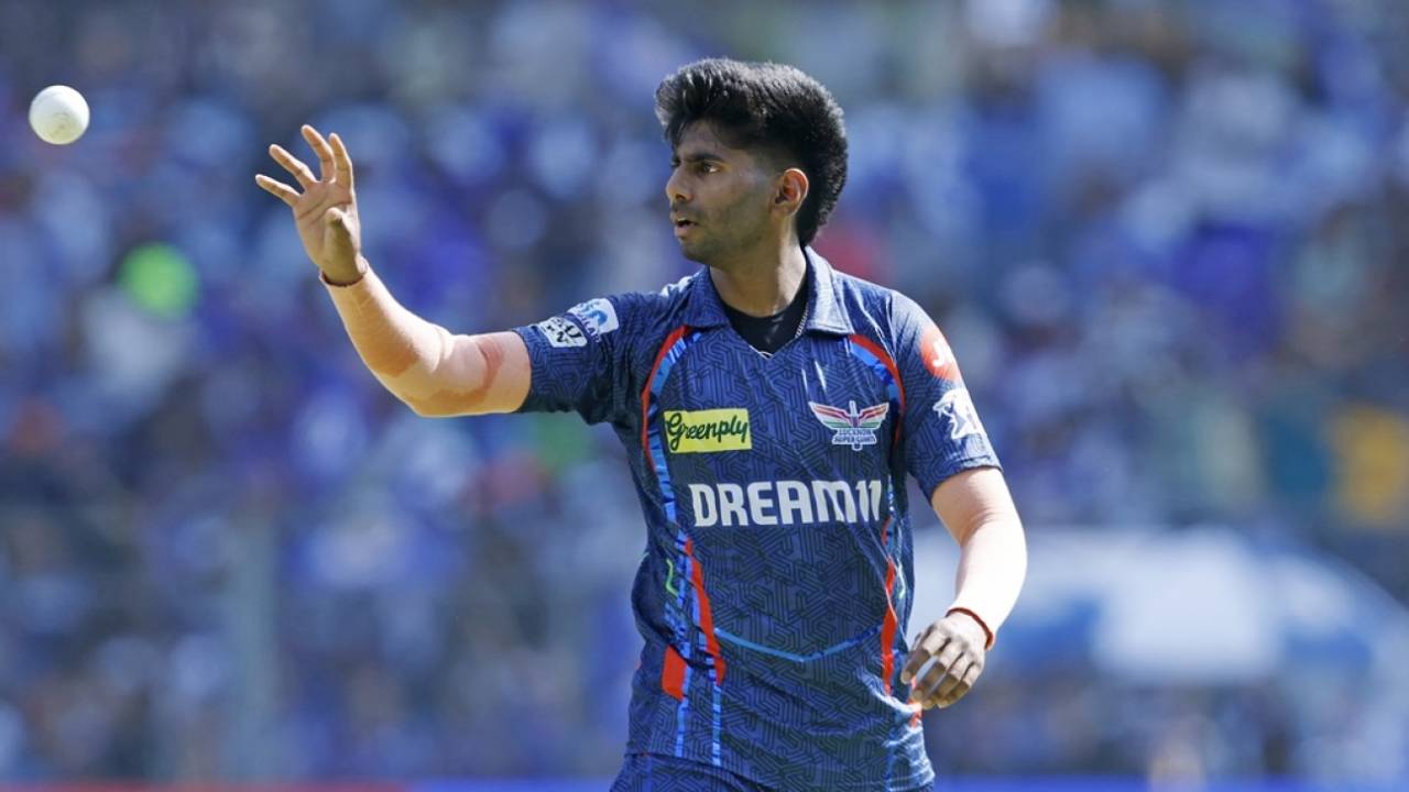 Mayank Yadav की 'Seething Pace' वापसी: क्या LSG देगा RCB को 'Speed Gun' का झटका?