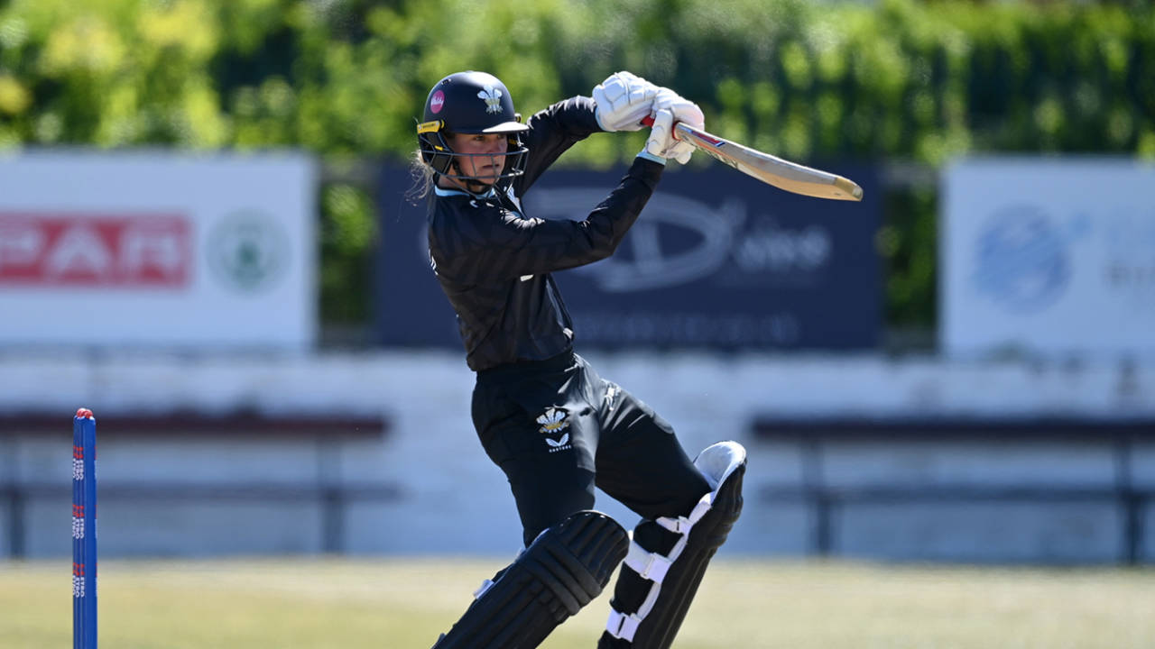 Paige Scholfield Ki Aatishi Paring Ne Jeeta Match, Par Surrey Ke Fans Ko Diya Heart Attack!