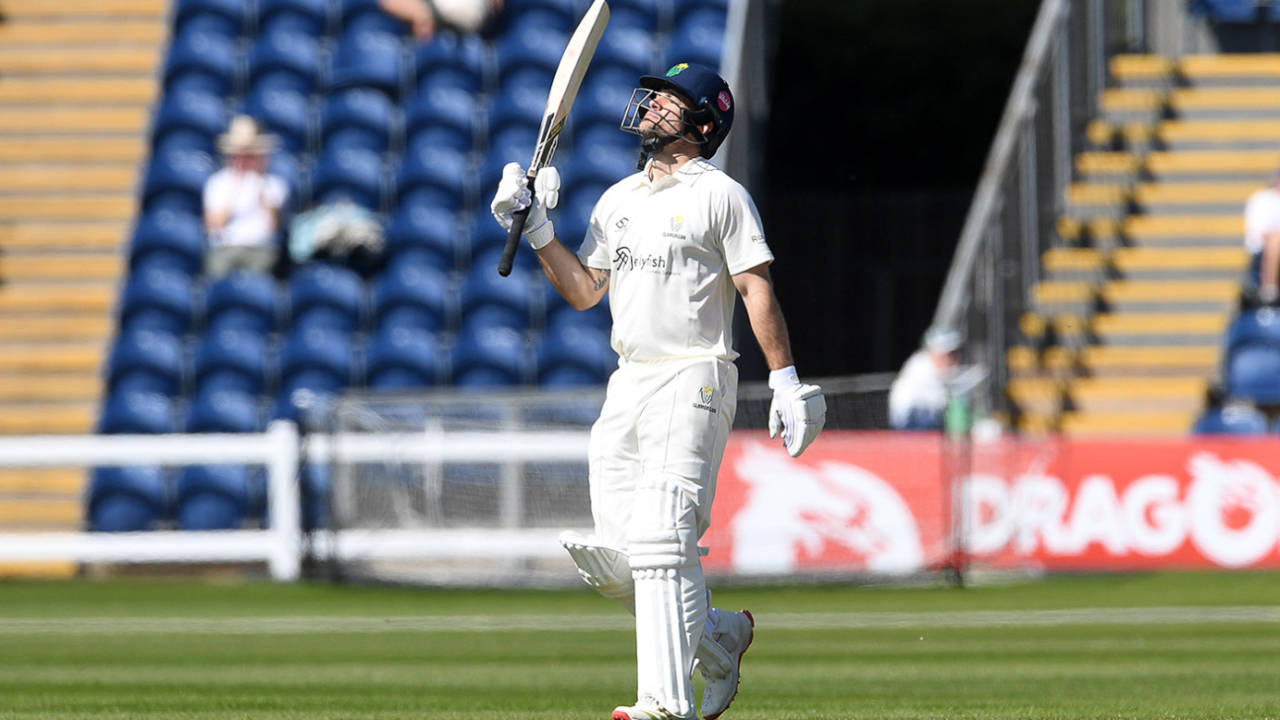 Kiran Carlson and Sean Dickson Heartbreak: Nervous 90s haunt Glamorgan against Leicestershire