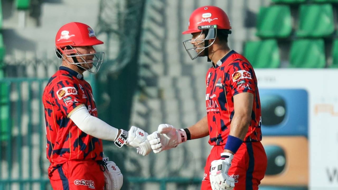 David Warner aur Reeza Hendricks ne udayi Quetta Gladiators ki dhajjiyan: Karachi Kings ki umeedien abhi bhi barkaraar!