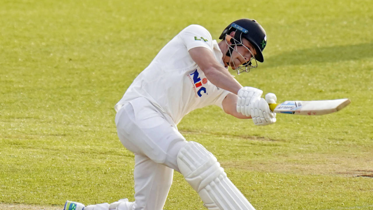 Finlay Bean ki Century ne Yorkshire ko sambhaala: Sussex ke 502 runs ke jawaab mein Bean ka Masterclass