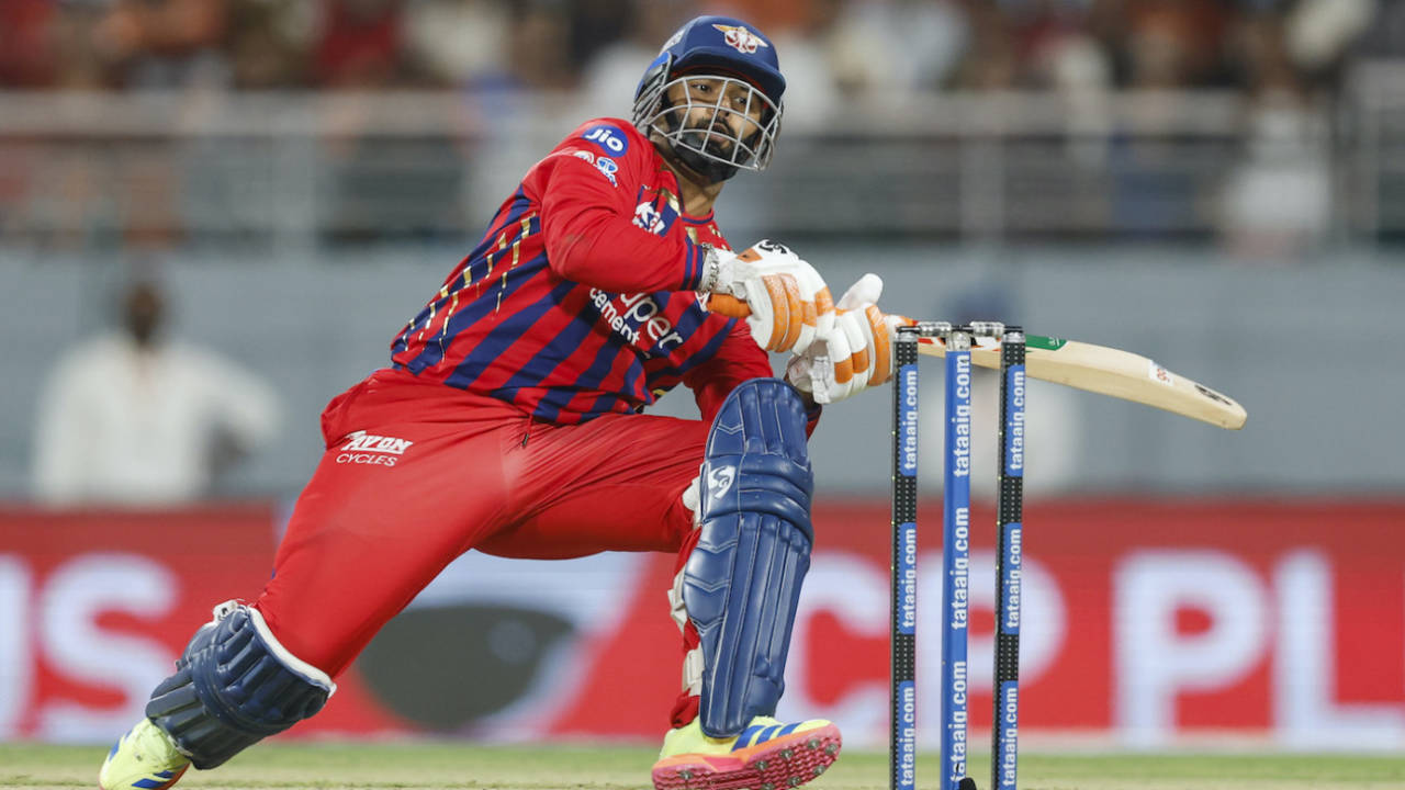 Lucknow Super Giants vs Kolkata Knight Riders: Rishabh Pant Ne Toss Jeet Kar Chuna Bowling Ka Rasta, George Linde Ki Entry Se Machi Khalbali!