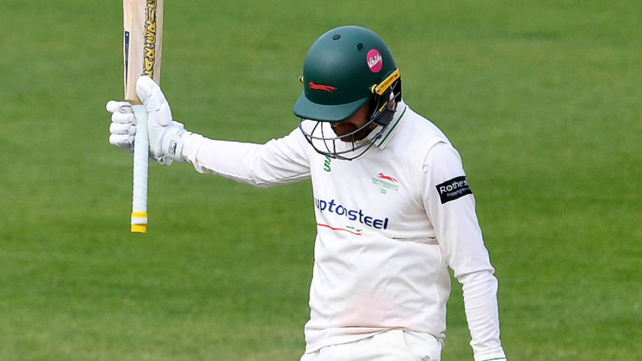 Leicestershire Batting Dominance: Jonny Tattersall और Holland ने Glamorgan के अरमानों पर फेरा पानी!