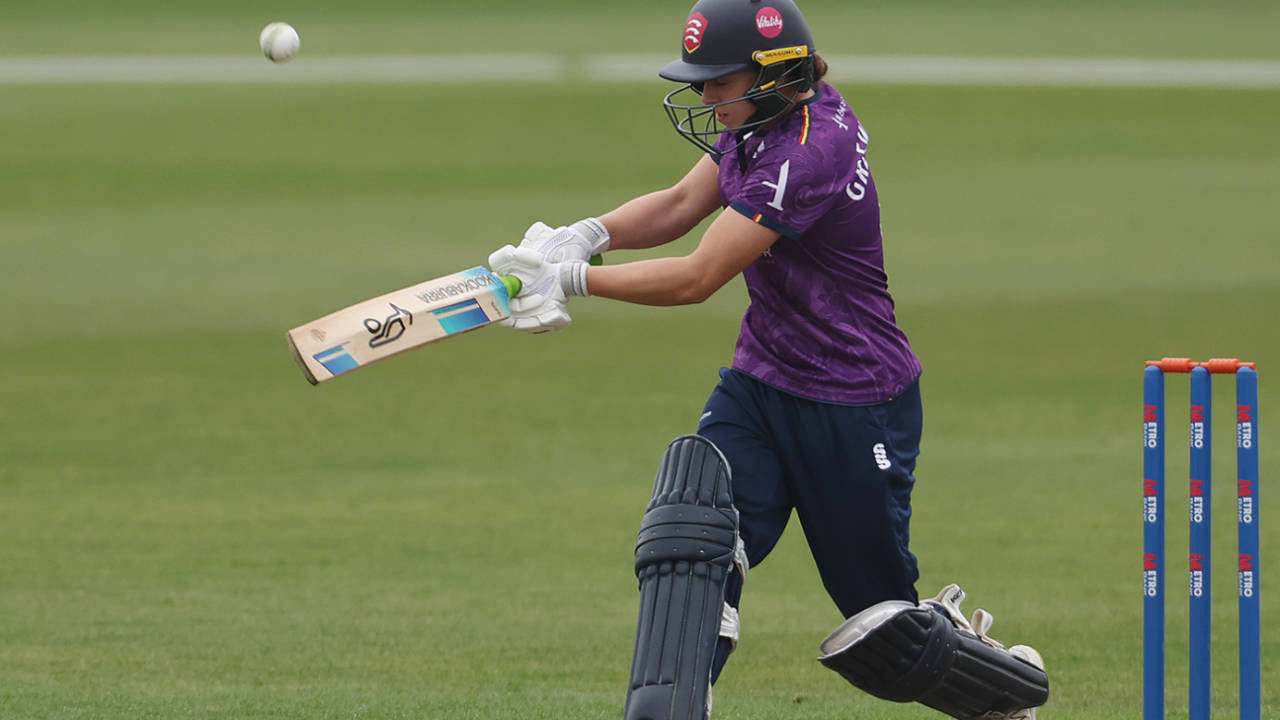 Jodi Grewcock ki Maiden Century ne Somerset ka Guroor Toda: Essex ki Shandaar Jeet