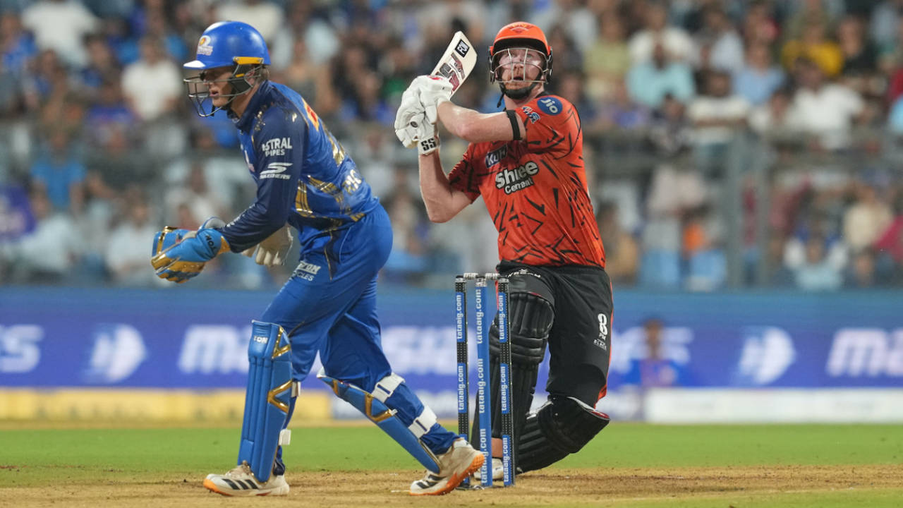 Muthiah Muralidaran ne kholi IPL ki Pol: 'Big Business' ke chakkar mein Bowlers ka qatl-e-aam jayaz hai!