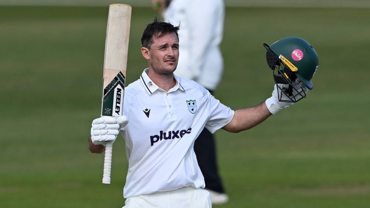Gareth Roderick ka Unstoppable Masterclass: 10th wicket par record stand ne Northamptonshire ki line-length bigadi!