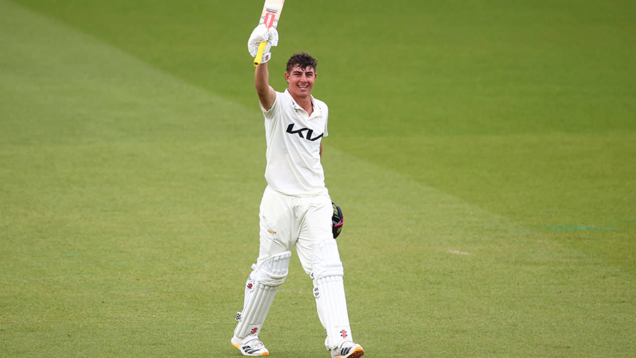 Debut par Adam Thomas ka Toofan aur Dom Sibley ki Double Century ki taiyari: Surrey ne Sussex ko backfoot par dhakela