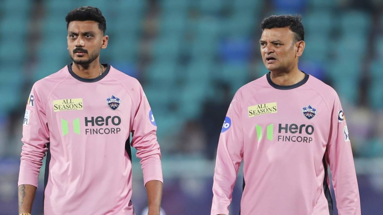 Delhi Capitals Home Ground Par Buri Tarah Fail: Coach Hemang Badani Ne Pitch Condition Par Uthaye Bade Sawaal!