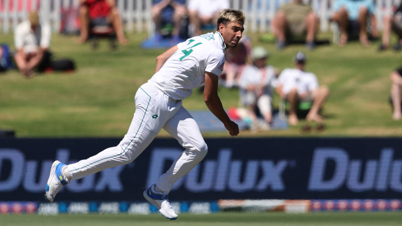 Duanne Olivier ki Durham mein fast-track entry: Injury ne bigada Kemar Roach ka khel