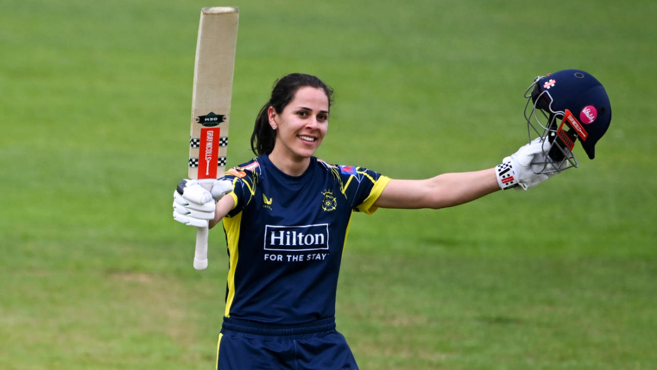 Maia Bouchier ki Aandhi mein uda Somerset: Career Best 143 se Odgers ki Century hui Bekaar