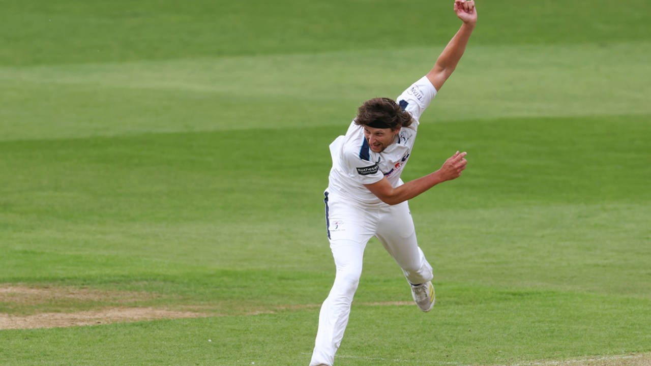 Yorkshire Ka Edgbaston Mein Halla: Jack White Ki Ghatak Bowling Aur Harry Brook Ki Shandaar Wapsi