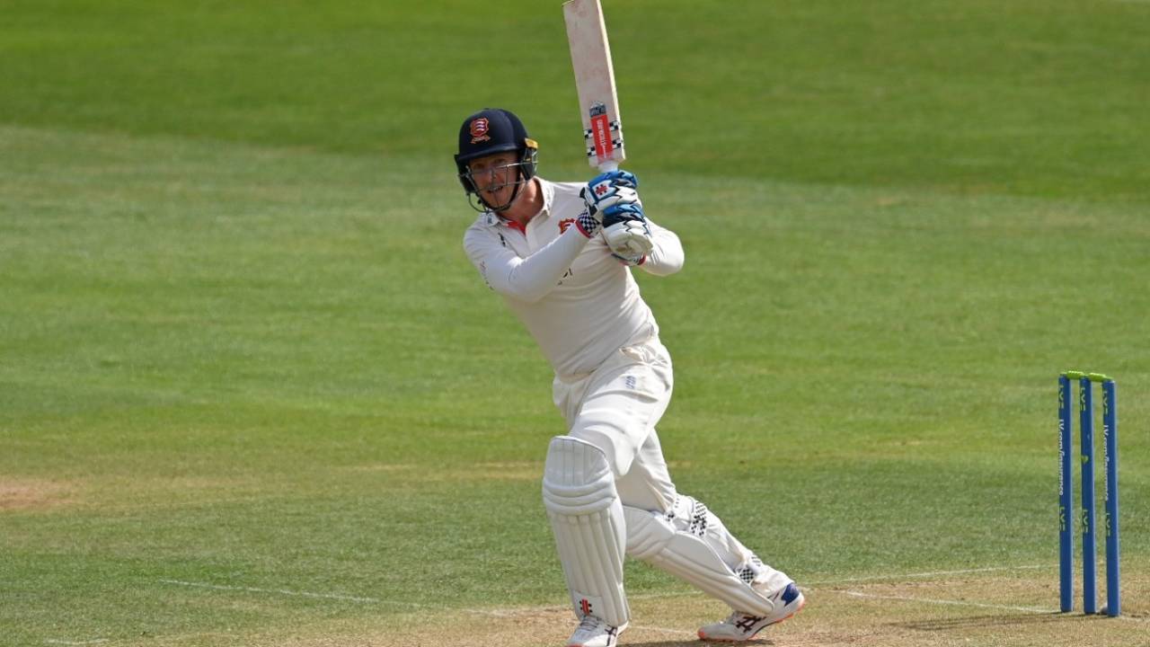 Simon Harmer Ne Bat Se Machaya Gadar: Hampshire Ke Jeb Se Essex Ne Cheena First Innings Lead