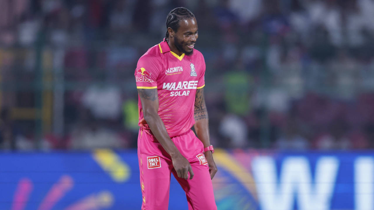 Jaipur me Rajasthan Royals ka System Hang: Shane Bond ne lagayi class as Jofra Archer goes out of radar!